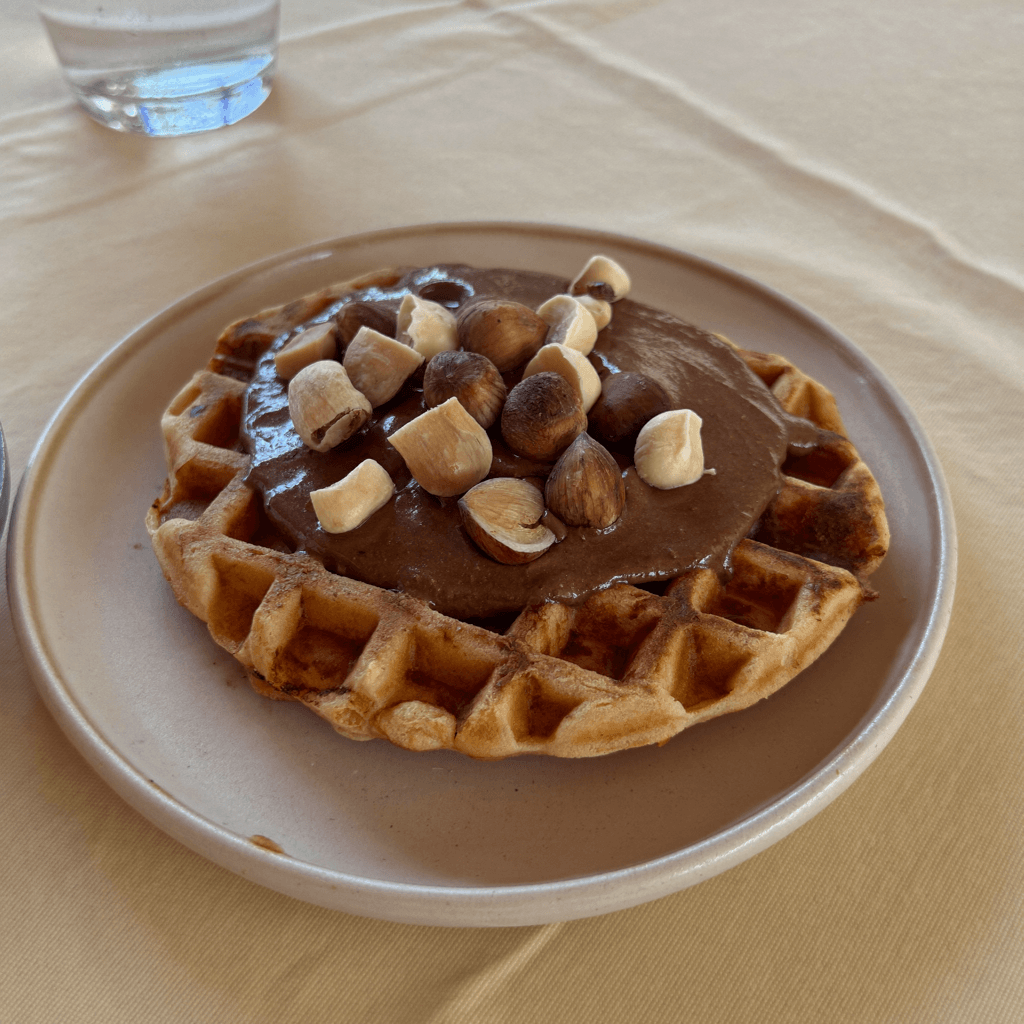 Waffle de chocolate y malvaviscos