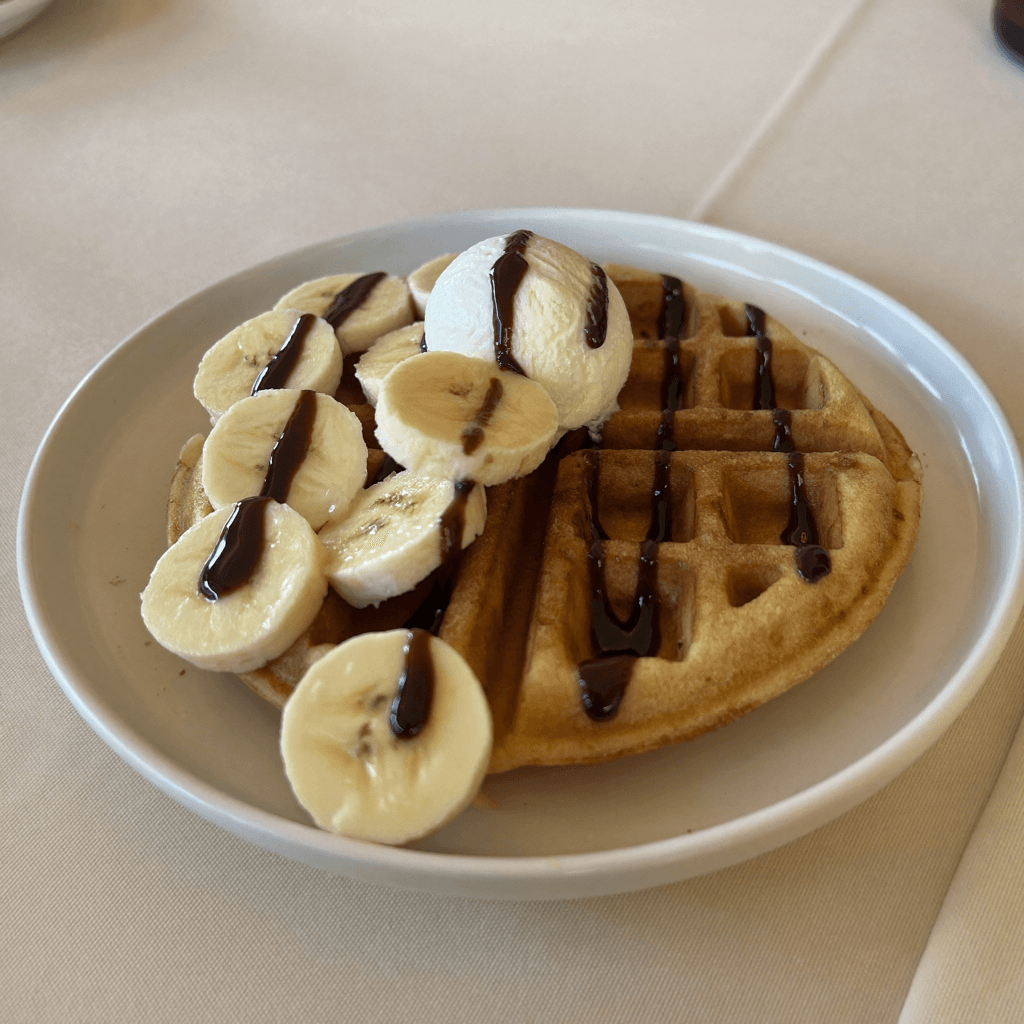 Waffle banana split