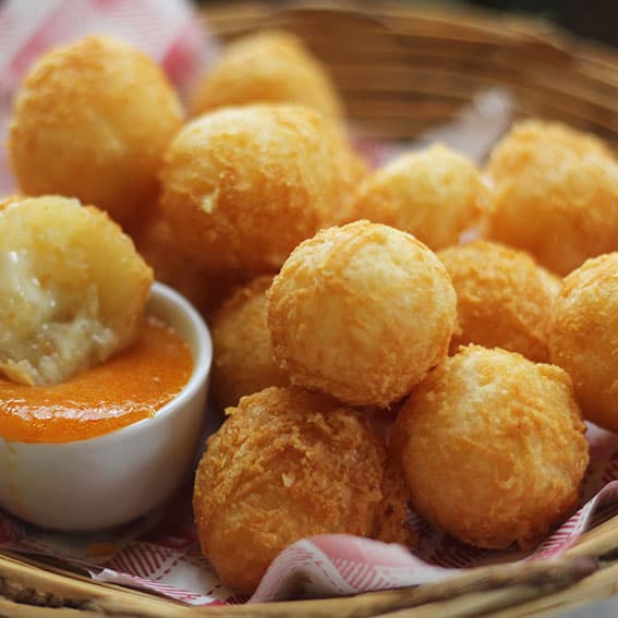 Bolitas de mandioca y queso