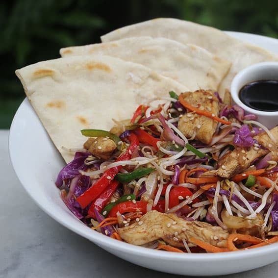 Salteado oriental de pollo